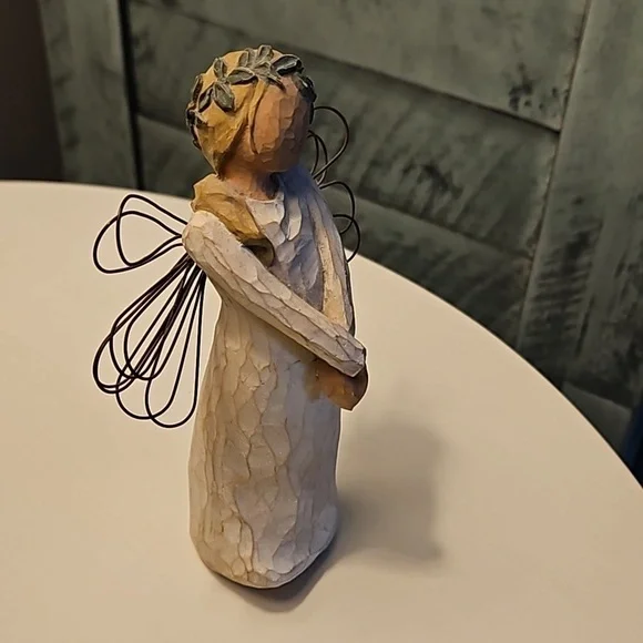 Willow Tree | Celebrate Figurine with Angel Wings by Susan Lordi - Picture 6 of 11